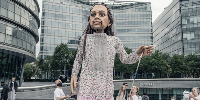 Ένα παιδί μετράει χώρες. Και φίλους