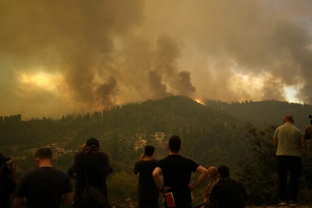 Φωτιά στην Εύβοια – Οργή κατοίκων: “Το έγκλημα έχει ονοματεπώνυμο. Κυριάκος Μητσοτάκης”