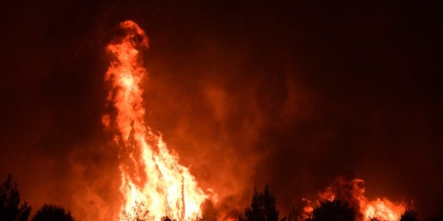 Φωτιά στην Αταλάντη: Προσήχθη 14χρονος ως ύποπτος για τις πυρκαγιές στον Θεολόγο
