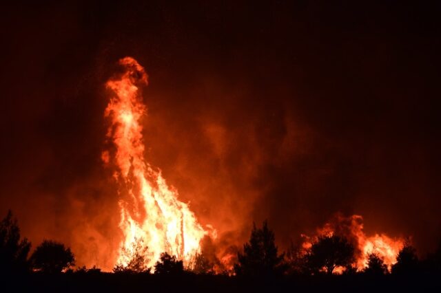 Φωτιά στην Αταλάντη: Προσήχθη 14χρονος ως ύποπτος για τις πυρκαγιές στον Θεολόγο