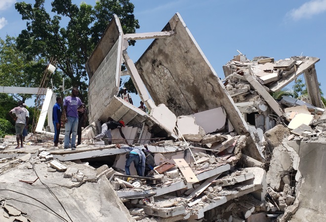 Σεισμός 7,2 Ρίχτερ στην Αϊτή: Πάνω από 200 νεκροί, εκατοντάδες αγνοούμενοι, τεράστιες ζημιές