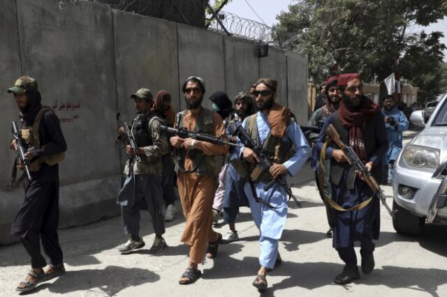 Επισκέψεις ενόπλων Ταλιμπάν σε σπίτια Αφγανών – Τους καλούν να επιστρέψουν στις δουλειές τους