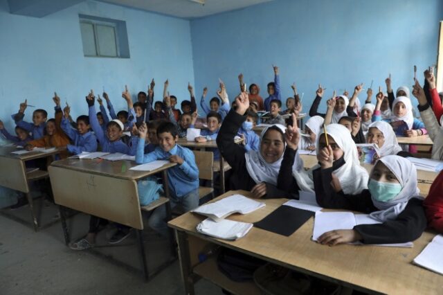 Ταλιμπάν: Ανοίγουν τα σχολεία για τα αγόρια – Καμία αναφορά στα κορίτσια