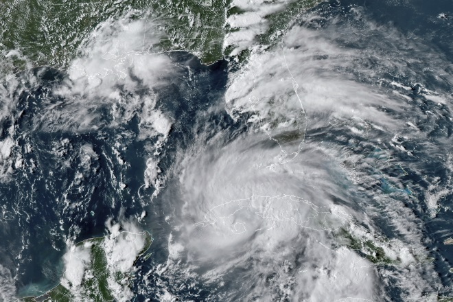 Συναγερμός στην Κίνα: Ο σούπερ τυφώνας Hinnamnor πλησιάζει τις ακτές