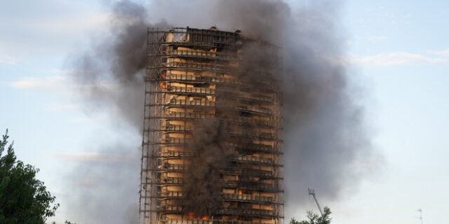 Ιταλία: Φωτιά σε ουρανοξύστη στο Μιλάνο – Εκκενώθηκε το κτίριο