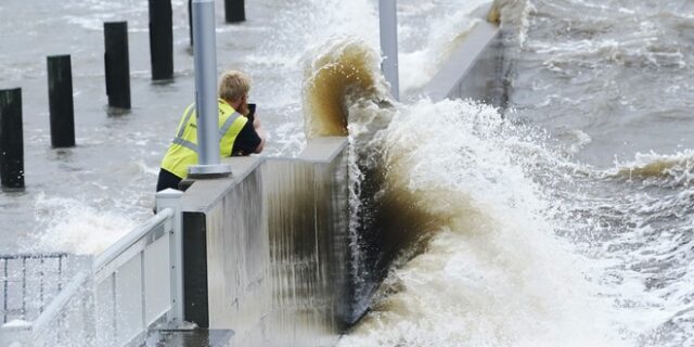 ΗΠΑ: Ο τυφώνας Άιντα πλήττει τη Λουιζιάνα – Χωρίς ηλεκτρικό ρεύμα 122.000 σπίτια και επιχειρήσεις