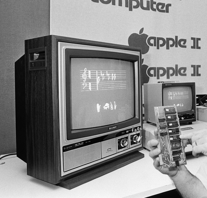 Apple II: Υπογεγραμμένο manual από τον Steve Jobs δημοπρατήθηκε για σχεδόν 800.000 δολάρια