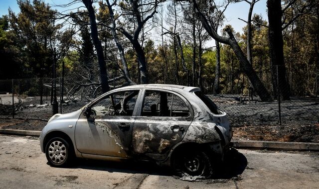 Φωτιά στην Αττική: Συγκλονιστικές εικόνες δείχνουν το μέγεθος της καταστροφής