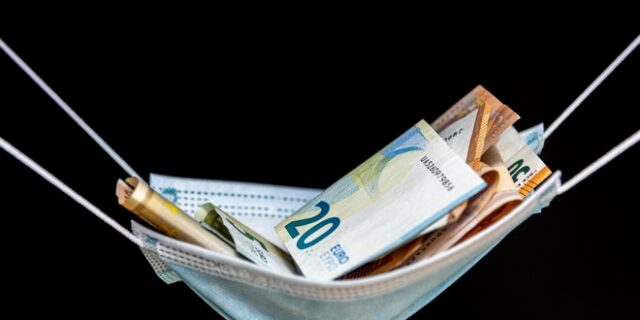 Κορονοϊός: Δεν υπάρχει ιδιαίτερος κίνδυνος μόλυνσης από χαρτονομίσματα και κέρματα