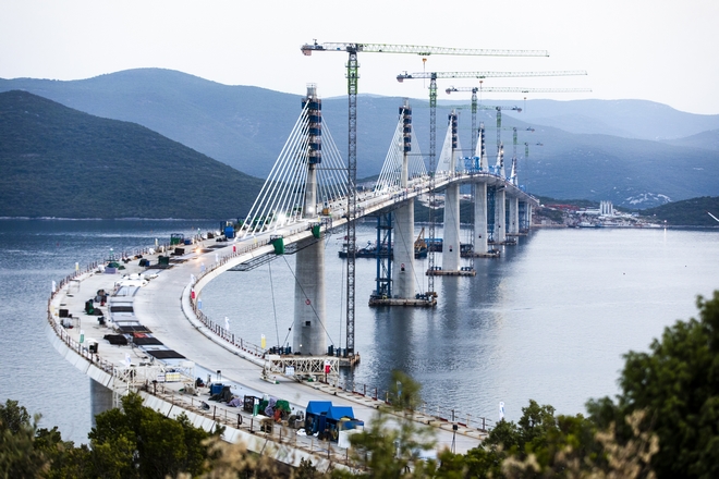 Η Κροατία έχτισε γέφυρα-θηρίο στη μοναδική έξοδο της Βοσνίας προς τη θάλασσα