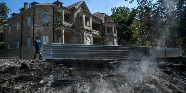 Μενδώνη: Επτά καμένα κτίρια και ελάχιστες απώλειες αντικειμένων στο Τατόι
