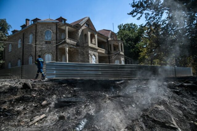 Μενδώνη: Επτά καμένα κτίρια και ελάχιστες απώλειες αντικειμένων στο Τατόι