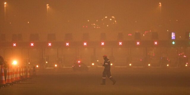 Καίγεται η Πάρνηθα από Κατσιμίδι έως Αφίδνες – Κόλαση και σε Εύβοια και Ηλεία
