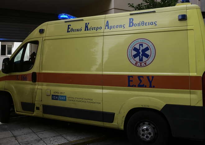 Κέρκυρα: Κρατούμενος επιτέθηκε σε διασώστη του ΕΚΑΒ με σιδερένια σχάρα από φρεάτιο