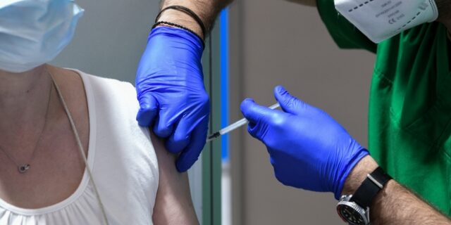 Παπαευαγγέλου: Στους 5,5 μήνες η πλατφόρμα για την τρίτη δόση σε όλους