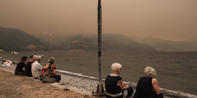 Φωτιά στην Εύβοια: Νέο μέτωπο προς Αιδηψό – Εκκενώνονται κατασκηνώσεις