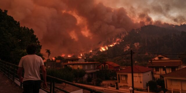 Φωτιά στην Εύβοια: Συνεχίζεται η προσπάθεια αποκατάστασης της ηλεκτροδότησης
