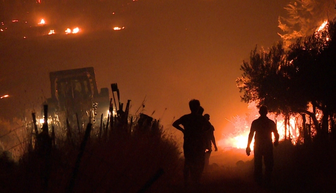 Φωτιά στην Εύβοια: Σε κατάσταση έκτακτης ανάγκης η πληγείσα περιοχή – Μαίνεται η φωτιά στην Ηλεία