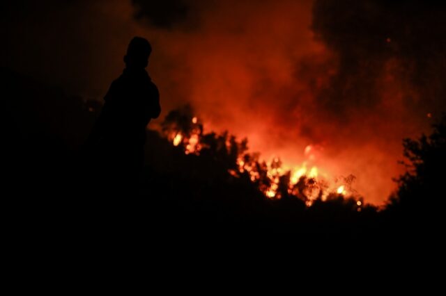Φωτιά στην Εύβοια: Δραματική η κατάσταση – Απειλούνται χωριά