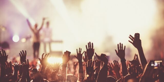 Βέλγιο: “Θετικό” το πρώτο τεστ για δύο φεστιβάλ χωρίς μάσκες και αποστάσεις