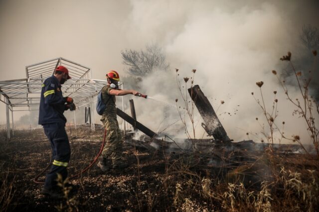 Φωτιά στη Βαρυμπόμπη: Λίγα μποφόρ, μεγάλη καταστροφή και “υποδειγματική” προπαγάνδα