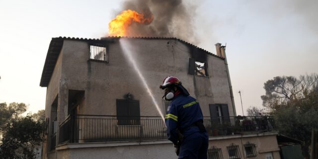 Βαρυμπόμπη: Στάχτη κοντά στα 13.000 στρέμματα, καταστροφές σε 76 σπίτια