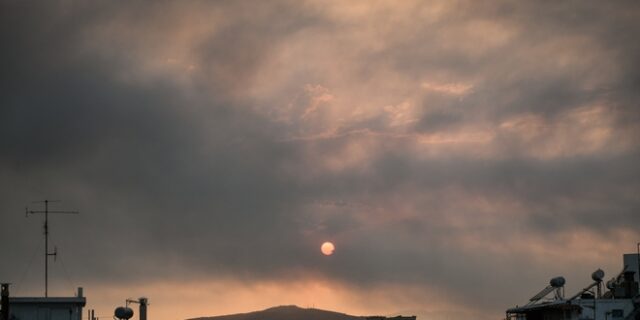Αποπνικτική η κατάσταση στην Αττική από την καταστροφική φωτιά στην Βαρυμπόμπη
