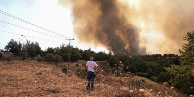 Φωτιά στη Βαρυμπόμπη: Προβλήματα στην ηλεκτροδότηση – Σε κίνδυνο η τροφοδοσία της ανατολικής Αττικής