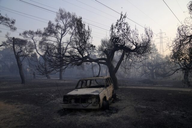 Φωτιά στη Βαρυμπόμπη: Οι εικόνες της καταστροφής