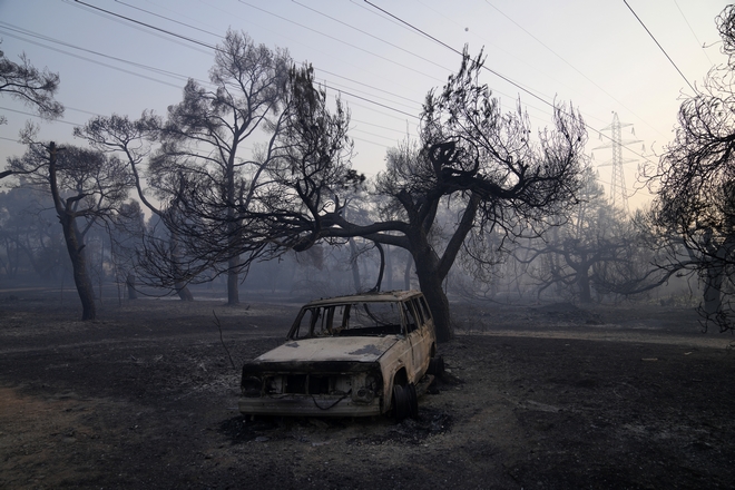 Φωτιά στη Βαρυμπόμπη: Οι εικόνες της καταστροφής