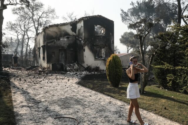 Βαρυμπόμπη: Εικόνες θλίψης από το πέρασμα της πύρινης λαίλαπας