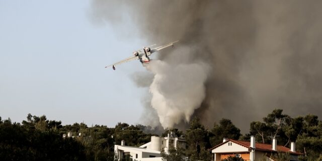 Φωτιά στη Βαρυμπόμπη: Στοίχημα η ηλεκτροδότηση της Αττικής – Παρά τρίχα γενικευμένο μπλακ άουτ