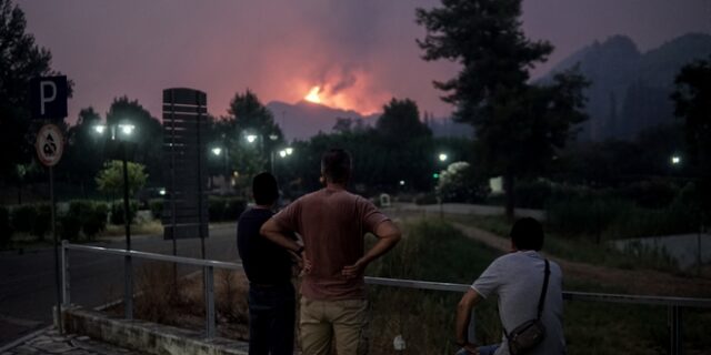 Εφιαλτική η νύχτα σε Αρχαία Ολυμπία, Εύβοια και Μεσσηνία – Μαίνονται οι φωτιές