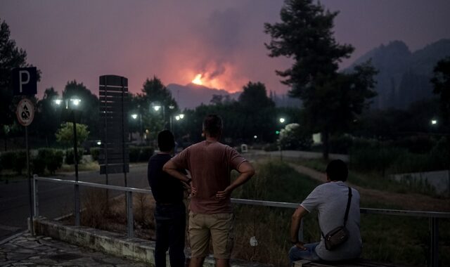 Εφιαλτική η νύχτα σε Αρχαία Ολυμπία, Εύβοια και Μεσσηνία – Μαίνονται οι φωτιές