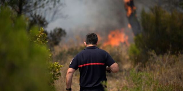 Γαλλία: Ένας νεκρός από τη φωτιά στην Κυανή Ακτή