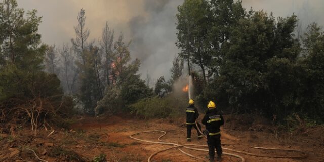 Φωτιά στην Αρκαδία: Σε κέντρα υγείας τρεις πυροσβέστες