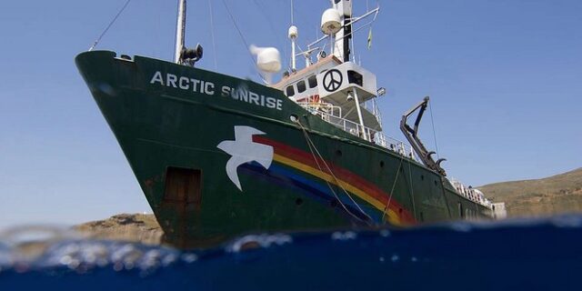 Greenpeace: Το εμβληματικό Arctic Sunrise ξεκινάει έρευνα πεδίου για τα κητώδη της Ελληνικής Τάφρου