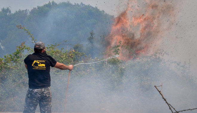 Φωτιά στην Ηλεία: Ολονύχτια μάχη με τις φλόγες – Ξεκίνησαν τα εναέρια