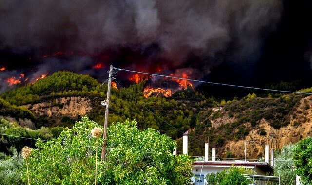 Φωτιές: Νέος πονοκέφαλος στον τουρισμό και τη μάχη των εσόδων