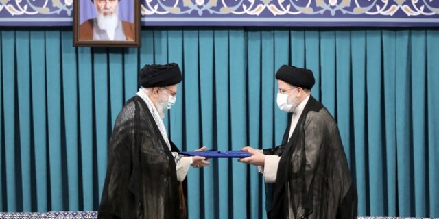 Ιράν: Ορκίστηκε ο νέος πρόεδρος Εμπραχίμ Ραϊσί