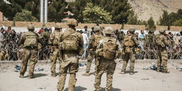 Αφγανιστάν: Μάχη στο αερoδρόμιο της Καμπούλ – Ένας φρουρός νεκρός και 3 τραυματίες