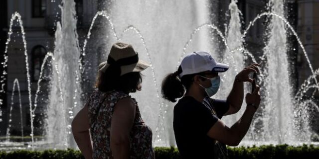 Καιρός: Μελτέμι στο Αιγαίο, υψηλές θερμοκρασίες και αστάθεια στα βόρεια