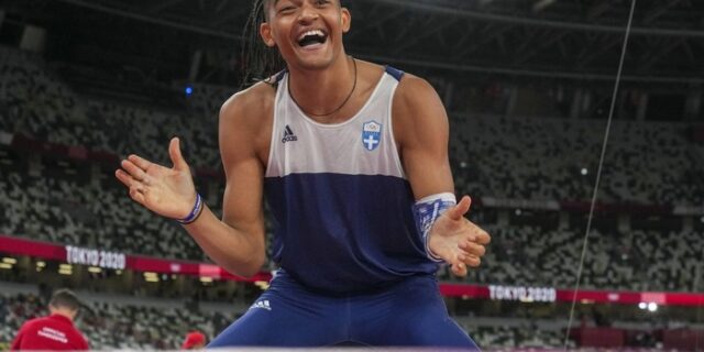 Ολυμπιακοί Αγώνες: Ο συγκλονιστικός Καραλής “άγγιξε” το μετάλλιο και ισοφάρισε το ρεκόρ του στον τελικό του επί κοντώ