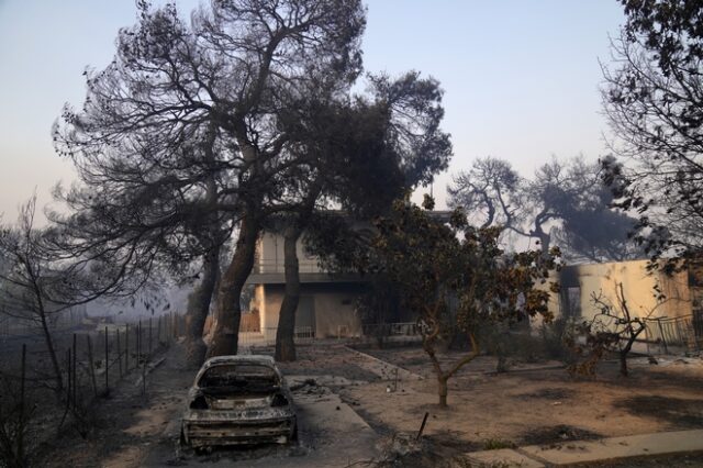 Φωτιά στην Βαρυμπόμπη: 80 καμένα σπίτια – Στάχτη πάνω από 30.000 στρέματα δάσους