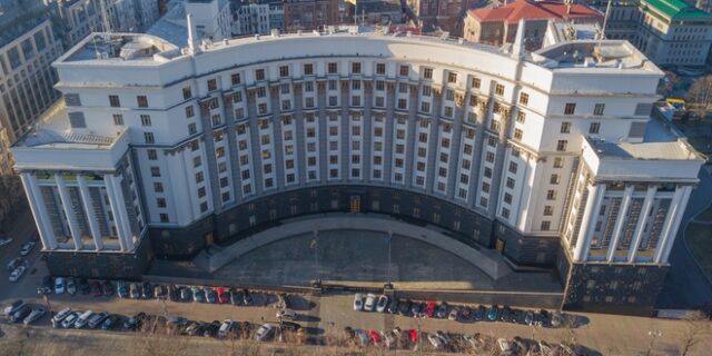 Ουκρανία: Άνδρας απειλούσε να πυροδοτήσει χειροβομβίδα στην έδρα της Ουκρανικής Κυβέρνησης