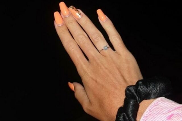 Power of love: Πρώην παίκτρια παντρεύεται και μας δείχνει το δαχτυλίδι της