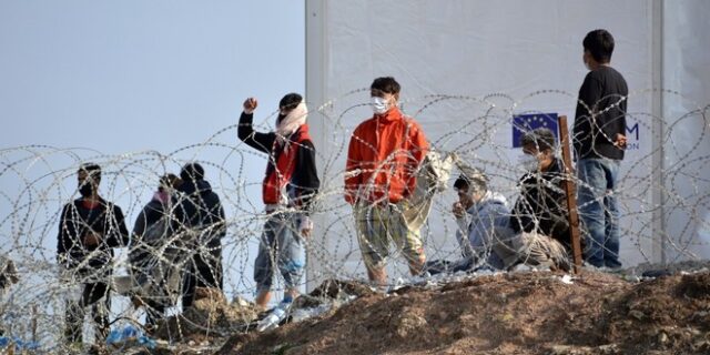 Μυτιλήνη: Διαδήλωση Αφγανών προσφύγων ενάντια στην κυριαρχία των Ταλιμπάν