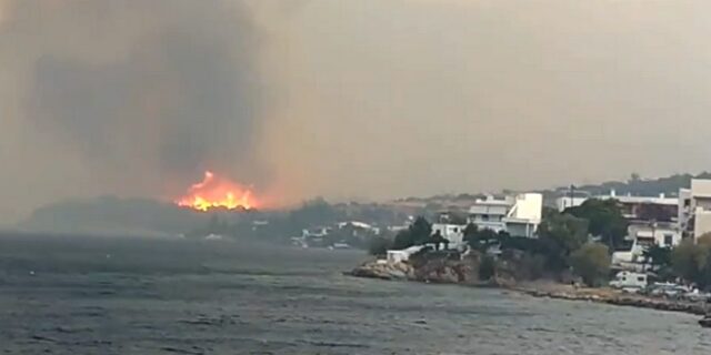 Εύβοια: Μεγάλη φωτιά στην Κάρυστο – Εκκενώνεται το Μαρμάρι και δύο οικισμοί