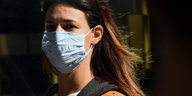 Νέα μέτρα: Πού είναι υποχρεωτική η χρήση μάσκας