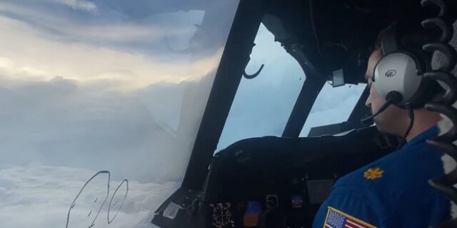 Συγκλονιστικό βίντεο: Πτήση αεροσκάφους στο μάτι του τυφώνα Άιντα